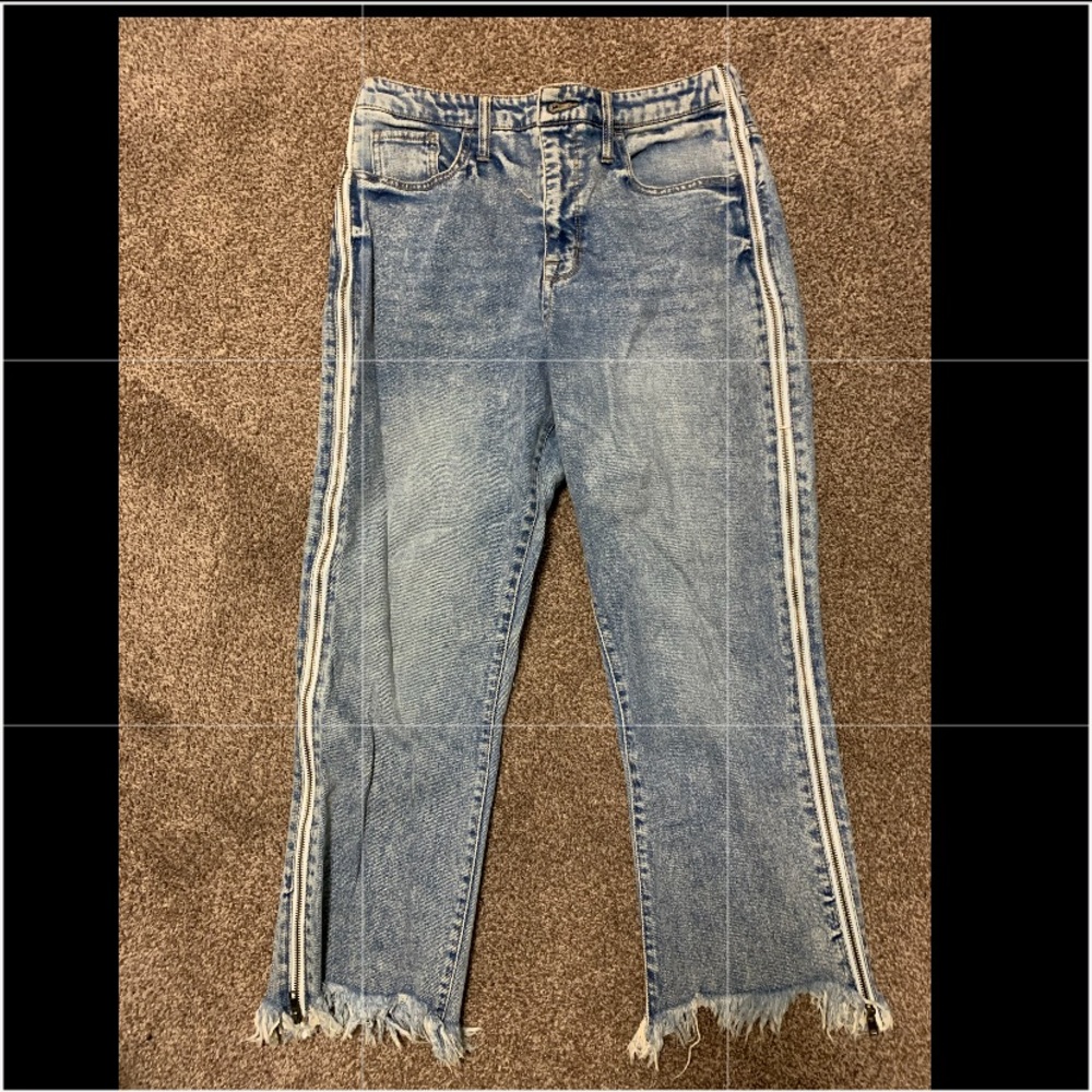 Flared boyfriend jeans with side zipper